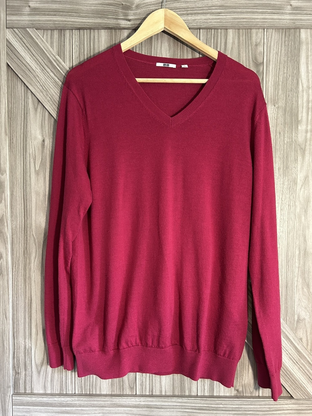 UNIQLO Extra Fine Merino Wool V-Neck Sweater Berry Pink Red Medium